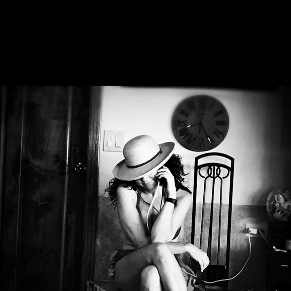 Meet your Posher, Felicia - Picture 2 of 2